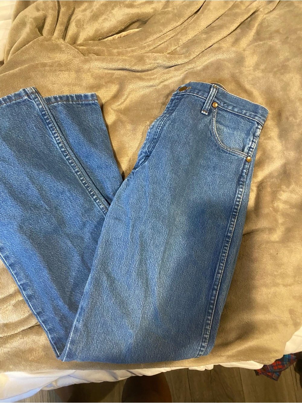 Wrangler Men's Light Blue Relaxed Fit Jeans